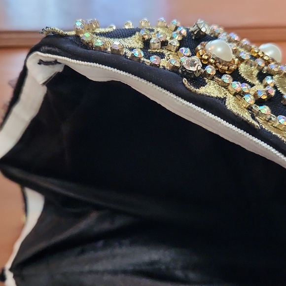 Stunning beaded dress - Picture 4 of 9